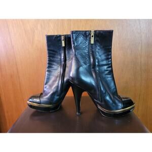 Yves Saint Laurent Pointed Toe Heeled Boots - Sz: 35.5 - US Sz: 5